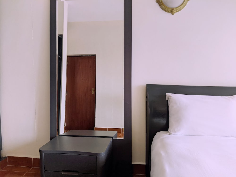 Prestige Hotel Suites 16/50