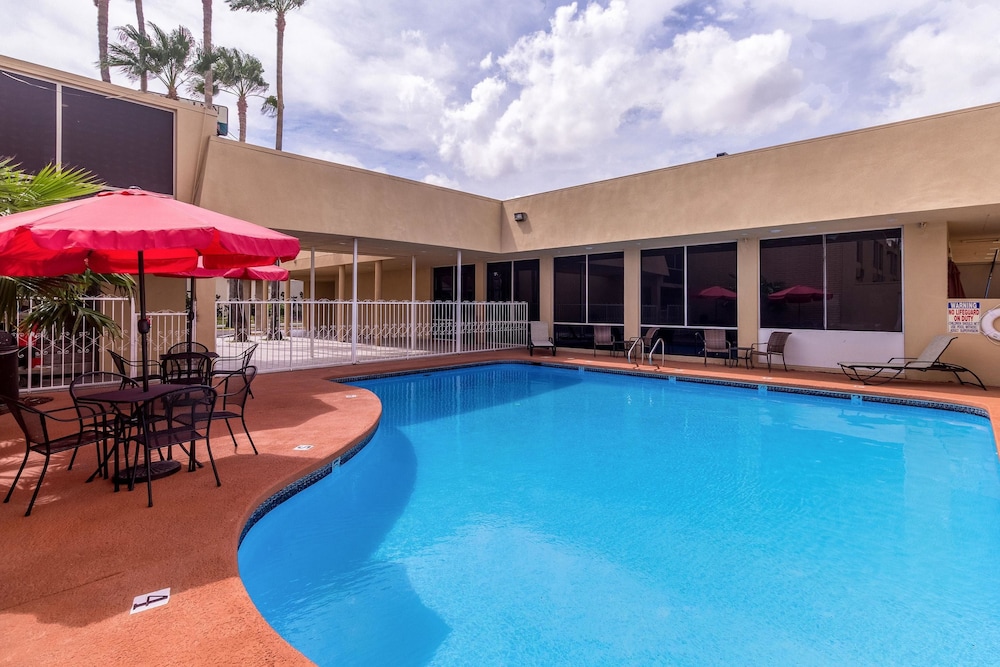 Clarion Inn Near McAllen Airport photo4
