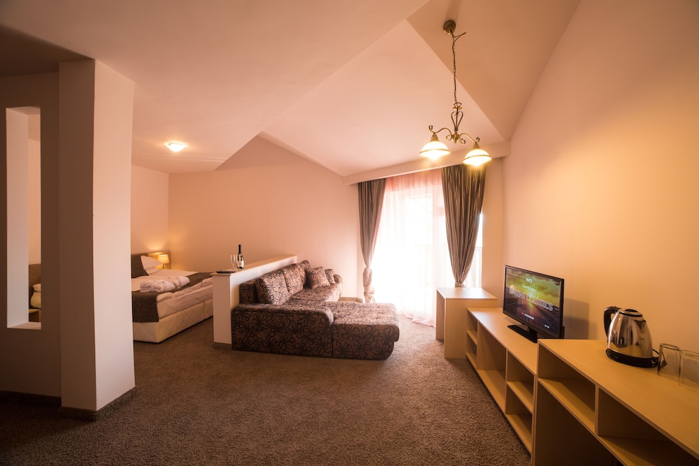 Seven Seasons Hotel and Spa 23/67
