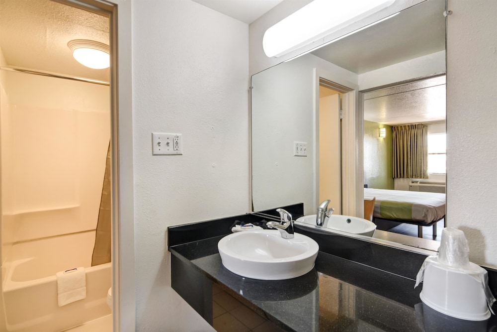 Motel6 Dallas, TX - Forest Lane 35/41