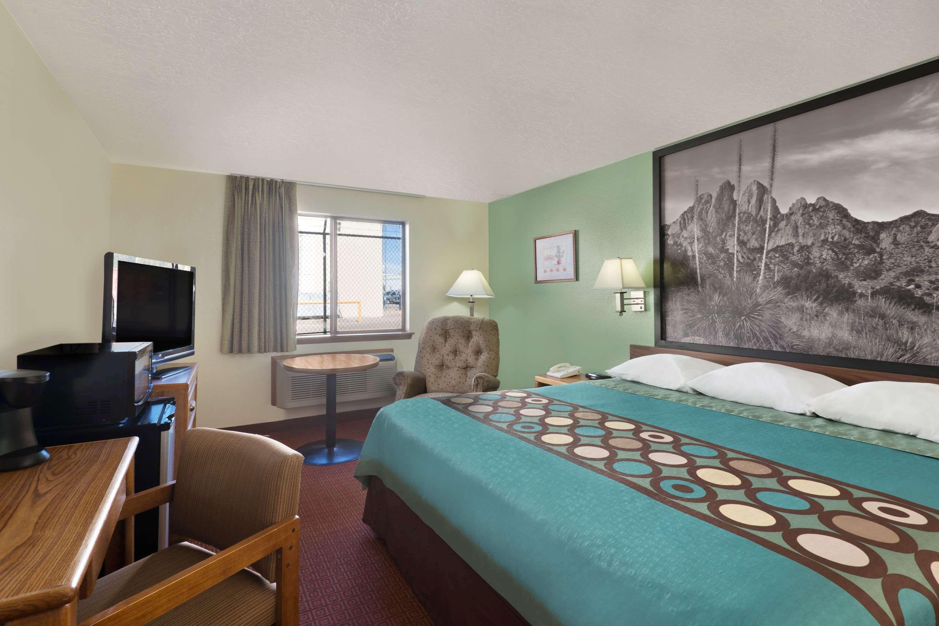 Super 8 by Wyndham Alamogordo/White Sands 14/23