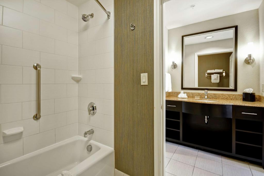 Studio, King Bed, Sofa, Accessible