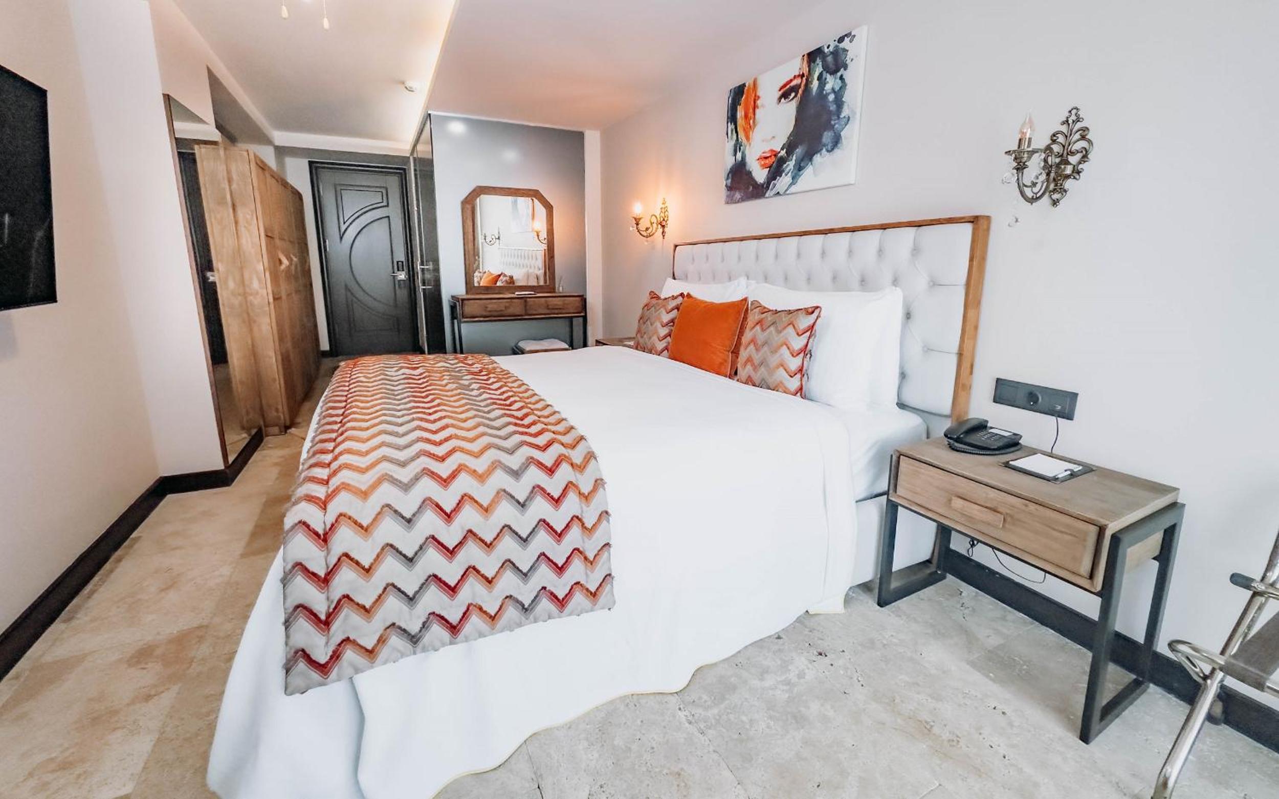 Room, Double Bed, Pool View