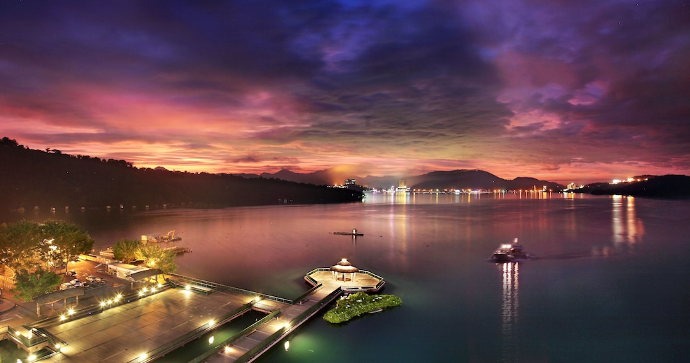 THE CRYSTAL RESORT SUN MOON LAKE 44/50