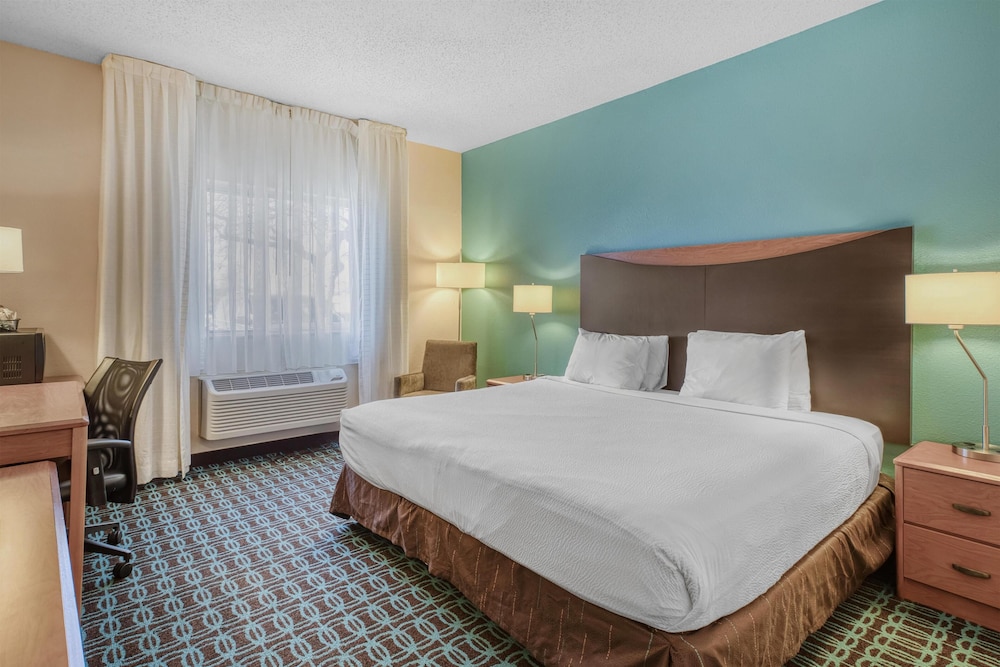 SureStay by Best Western Mount Pleasant Racine 22/61