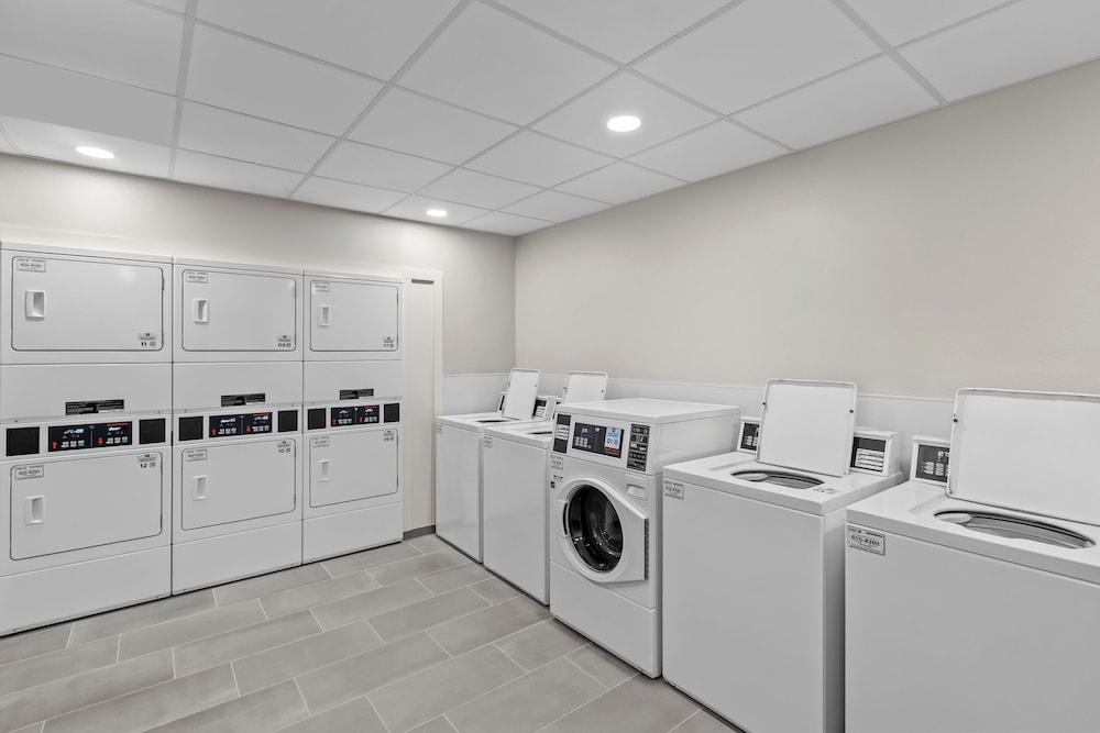Everhome Suites Wichita Northeast 6/56