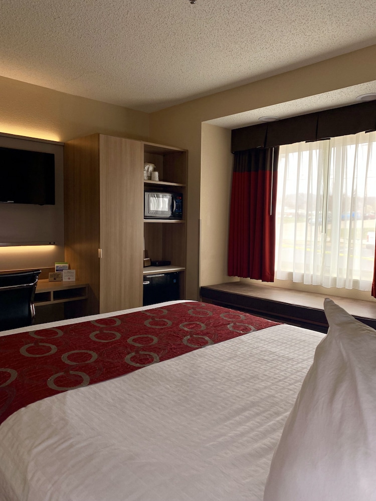 Microtel Inn & Suites By Wyndham Charleston Wv 14/37