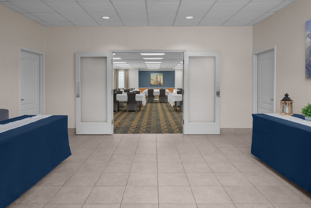 Residence Inn By Marriott Santa Clarita Valencia 12/61