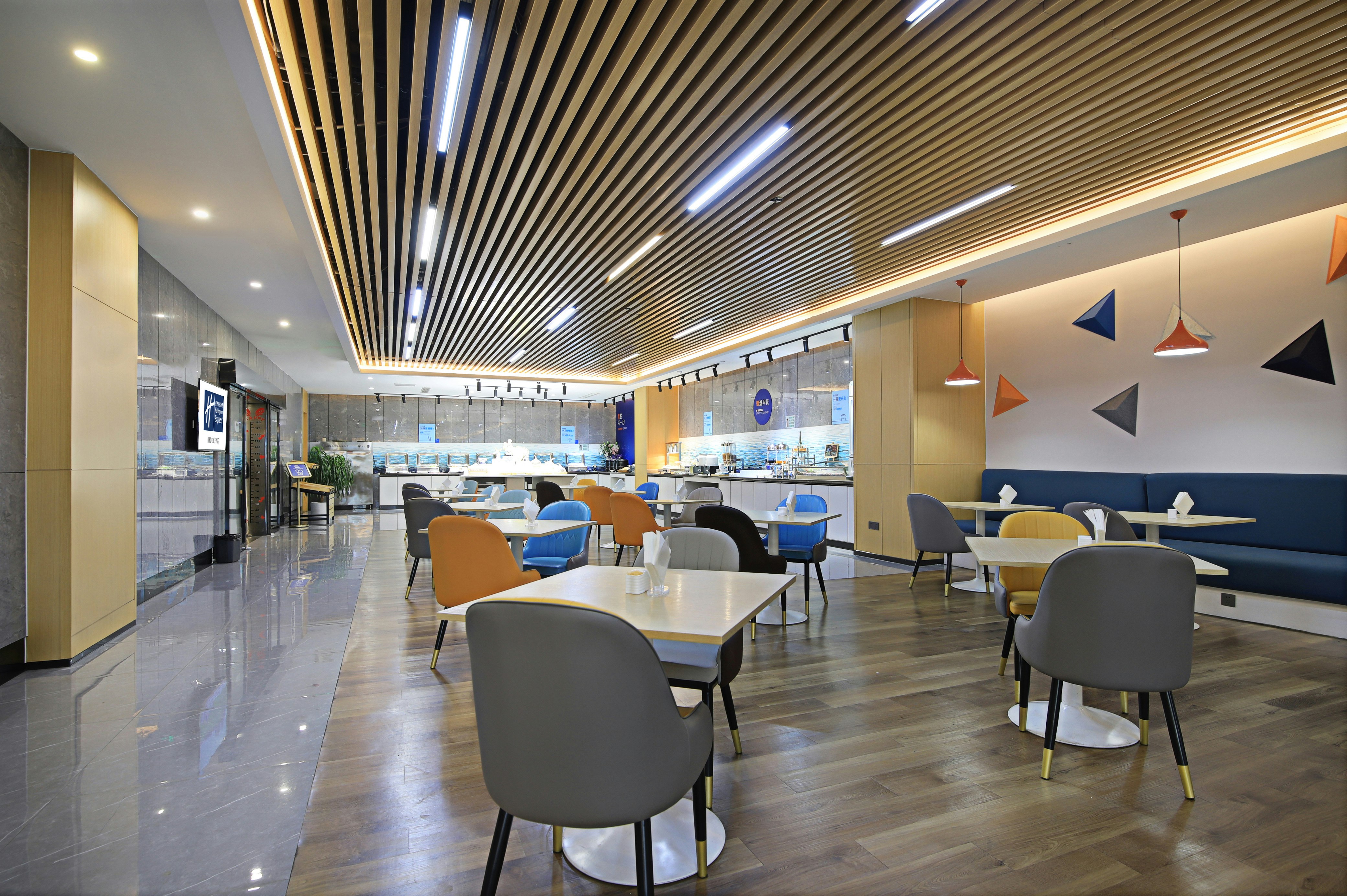 Holiday Inn Express Linyi West 53/82