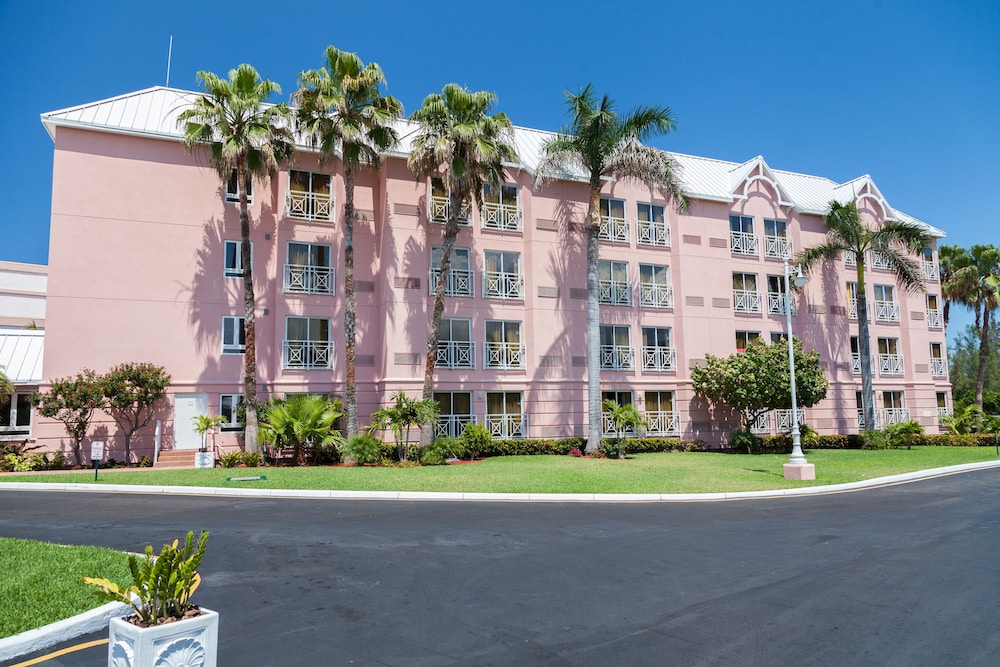 Comfort Suites Paradise Island 4/55