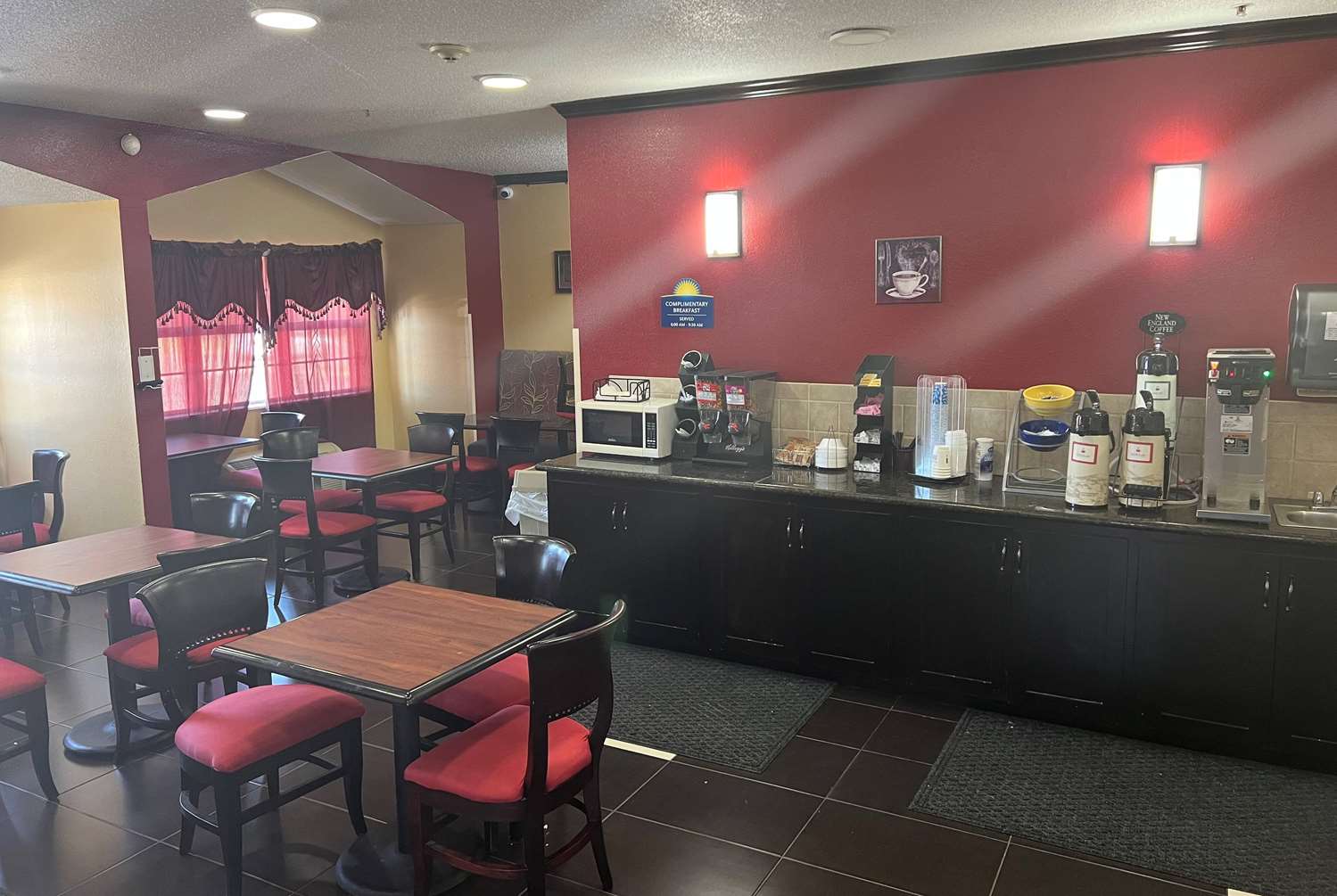 Days Inn & Suites By Wyndham Hutchinson 34/42