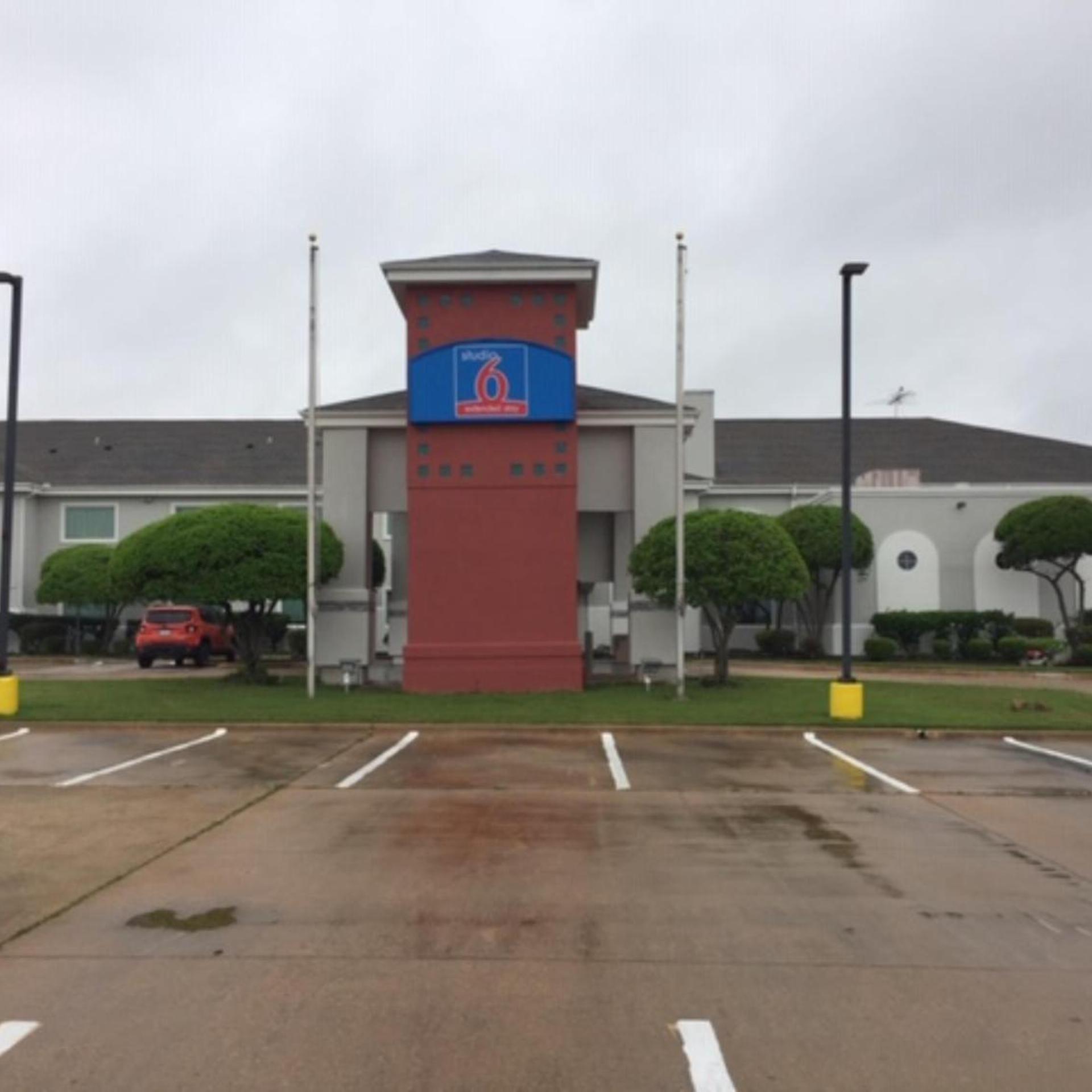 Studio6 Burleson, TX 20/24
