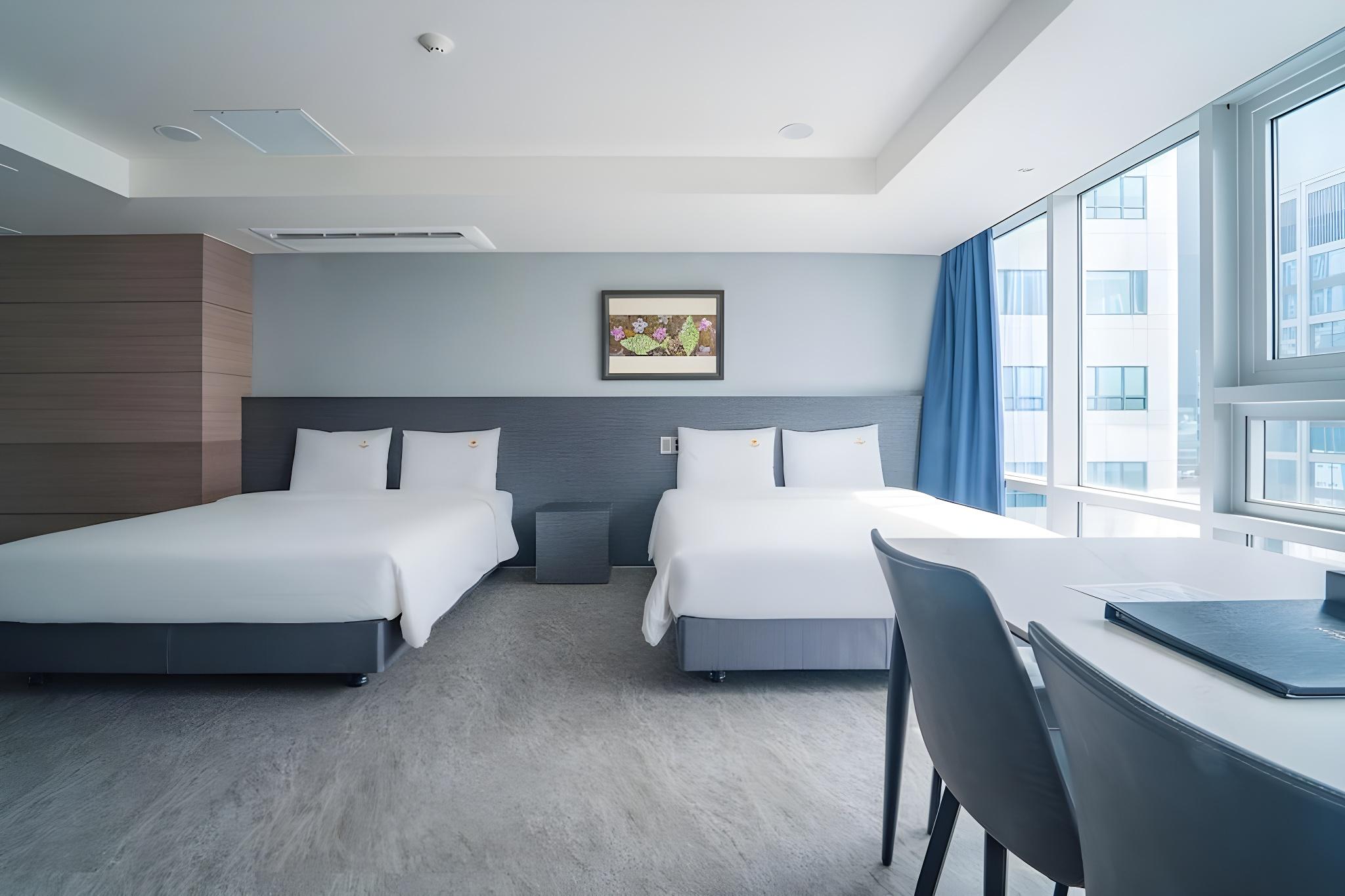 Renovated, Suite, Triple, Partial Ocean View