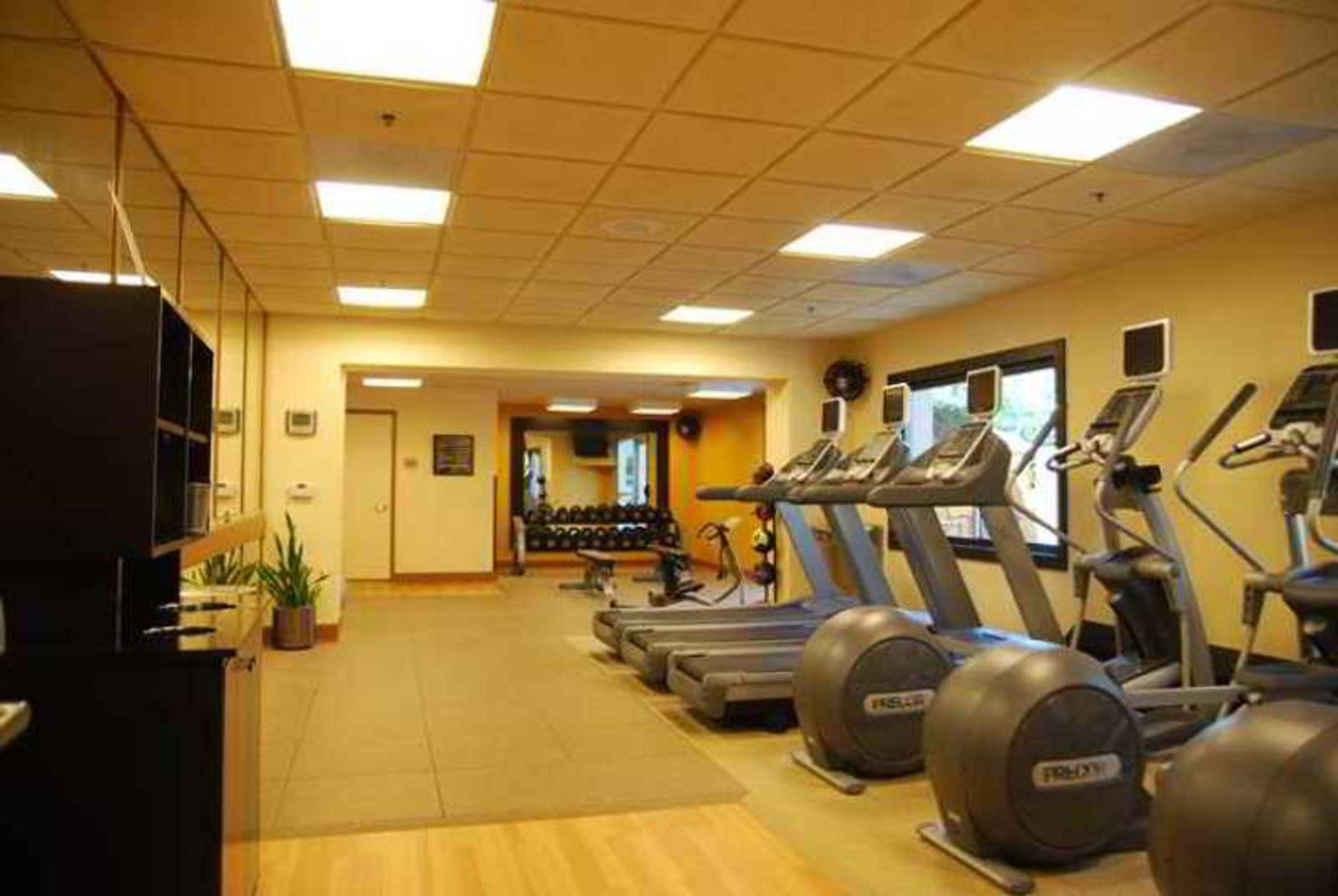 DOUBLETREE BY HILTON HOTEL CHARLOTTE 41/76