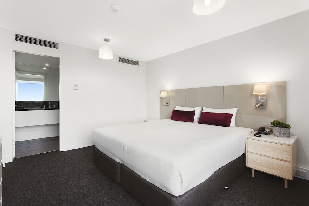 Mercure Melbourne Albert Park 10/72