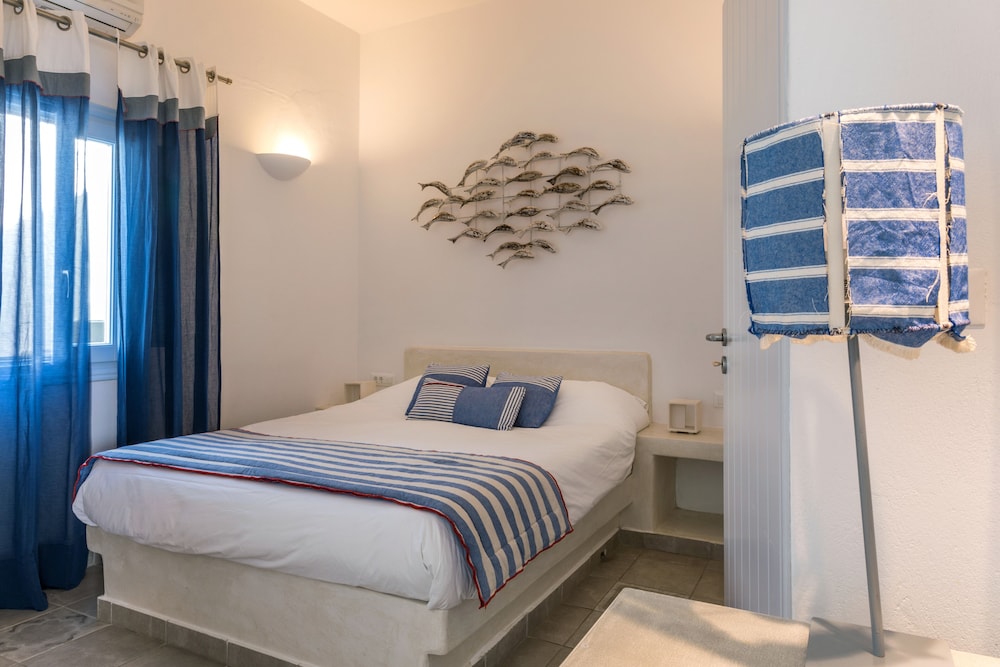 Blue Dolphins Apartments & Suites 12/49