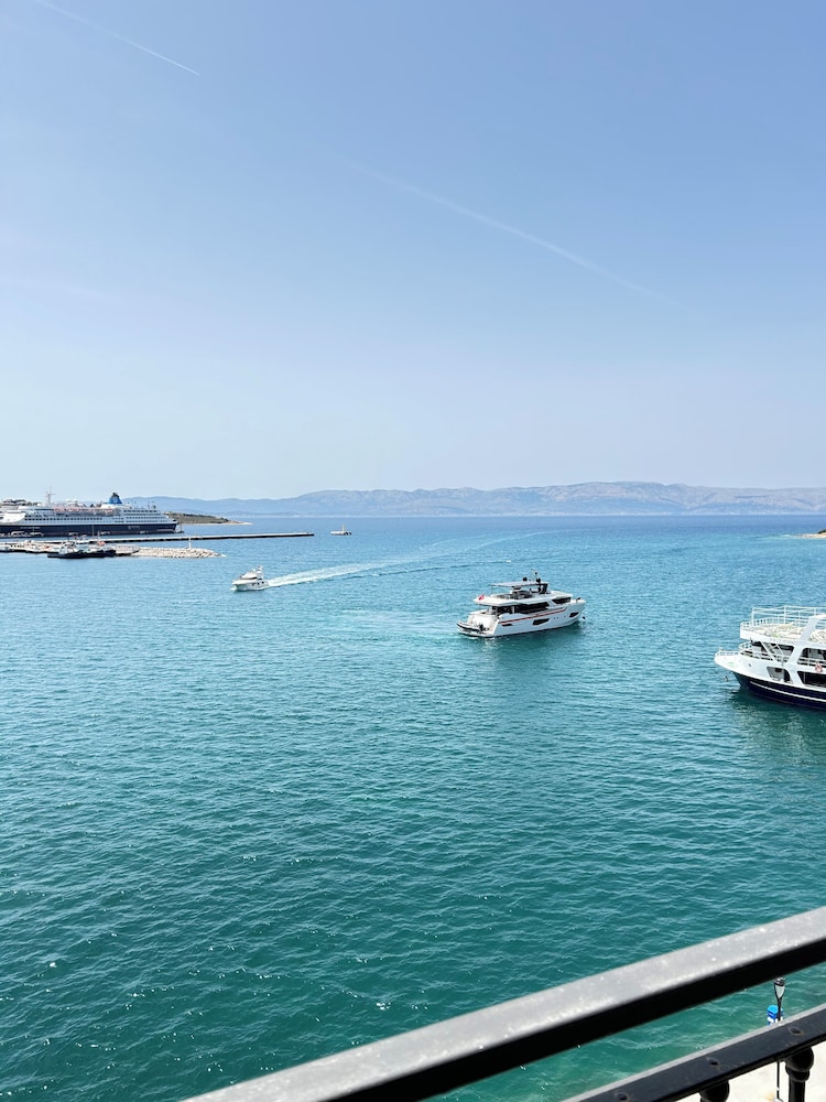 Ertan Hotel Cesme 52/63