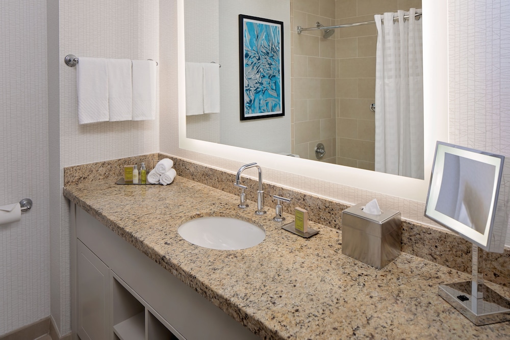DoubleTree by Hilton Hotel Chicago Magnificent Mile 22/79