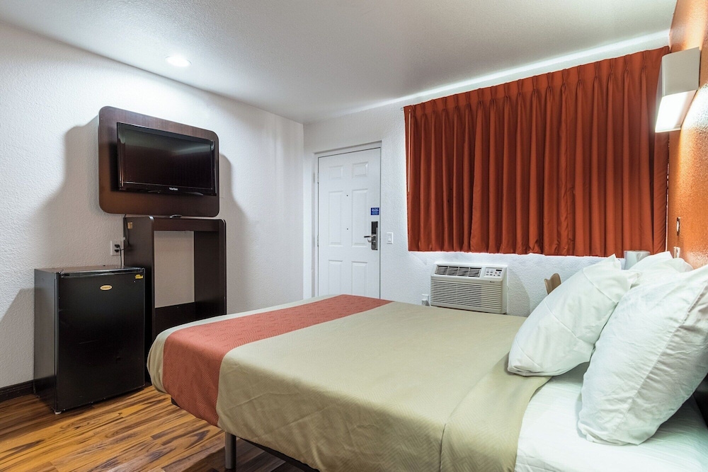 Motel6 Riverside, CA - UCR East 40/57