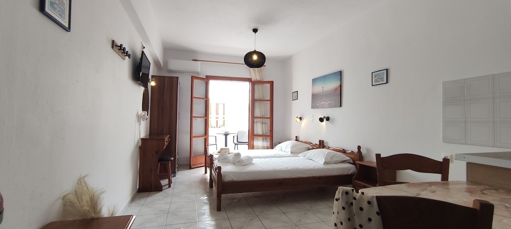 Kapetanos Rooms 27/50