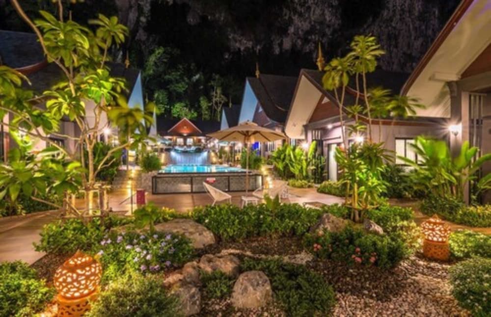 The Scene Cliff View Villas 75/77