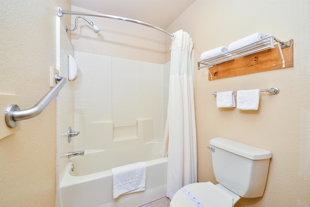 Best Western Windwood Inn & Suites 11/36