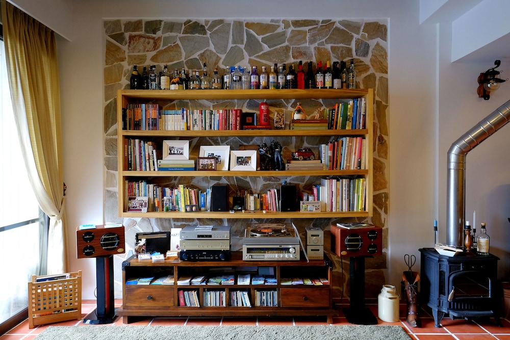 Shire Homestay 24/34