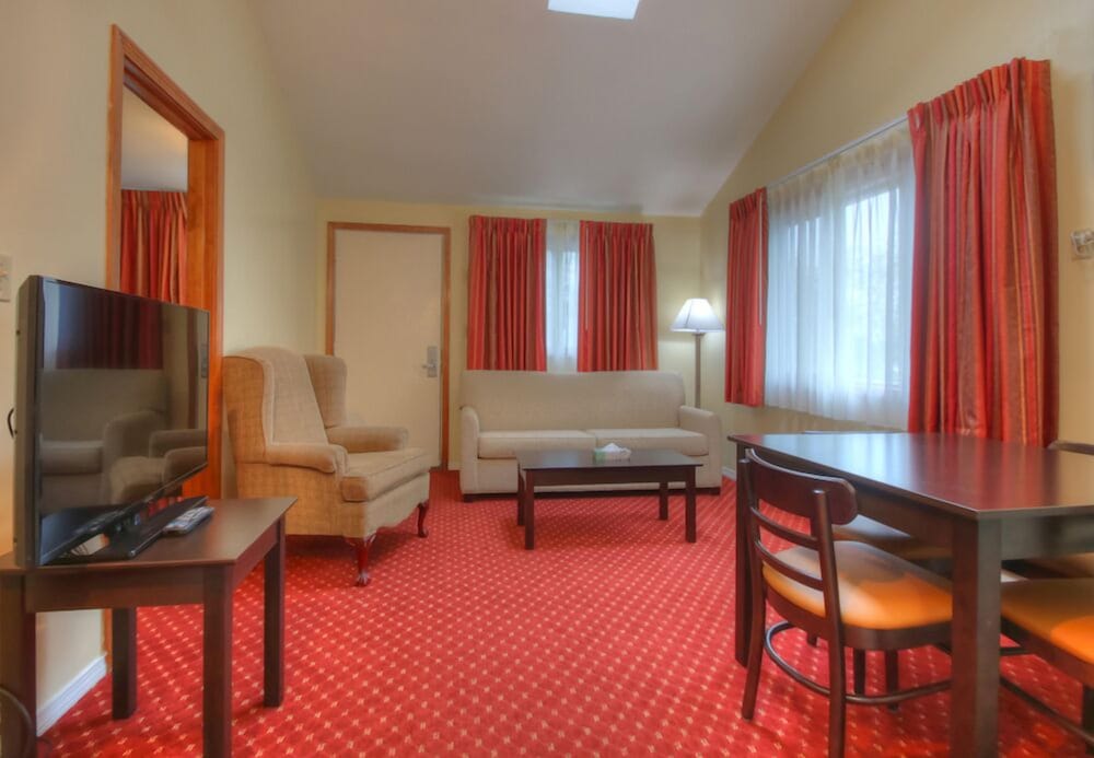 Colonial Village Resort 32/46