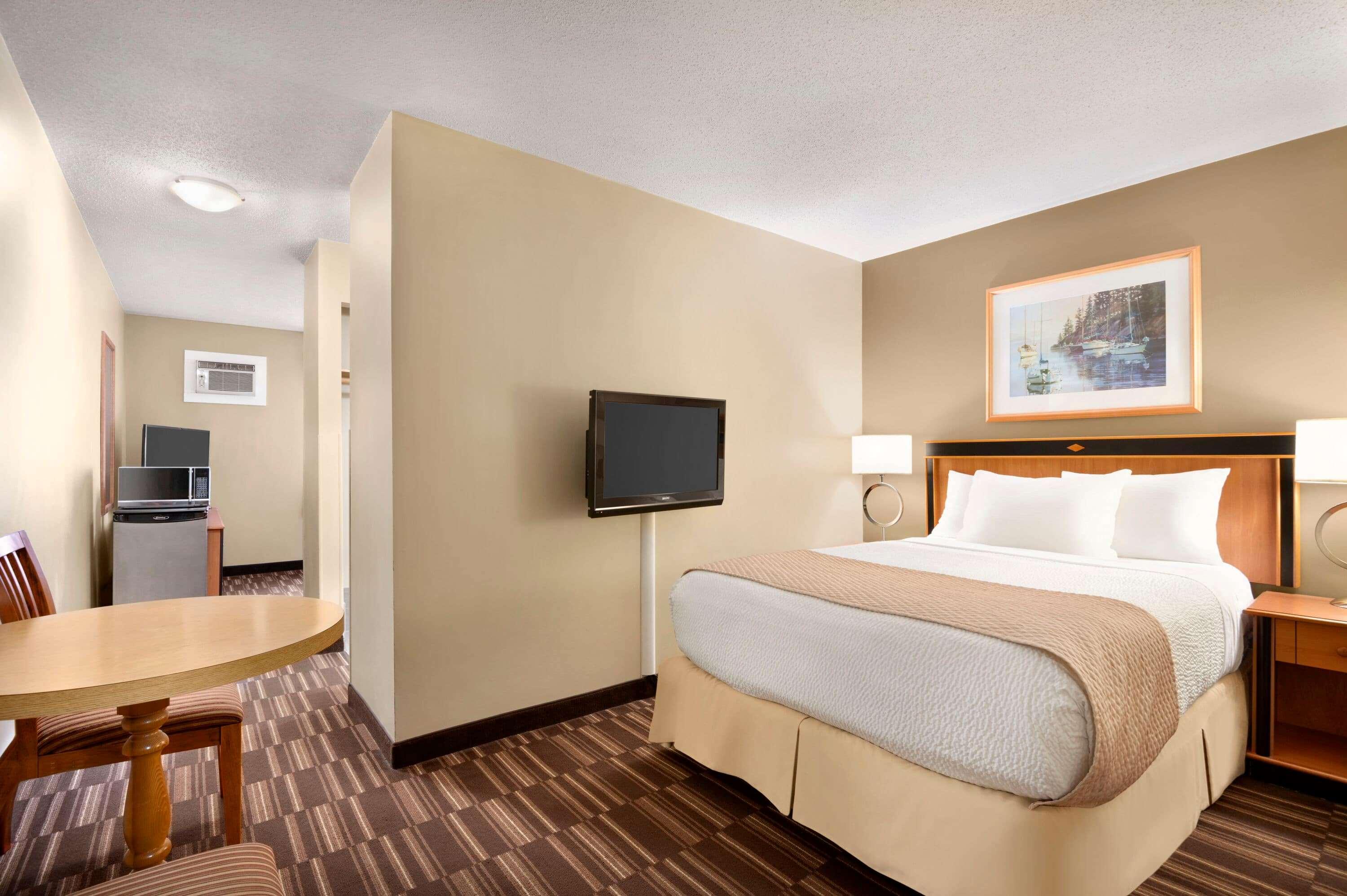 Efficiency, Queen Bed