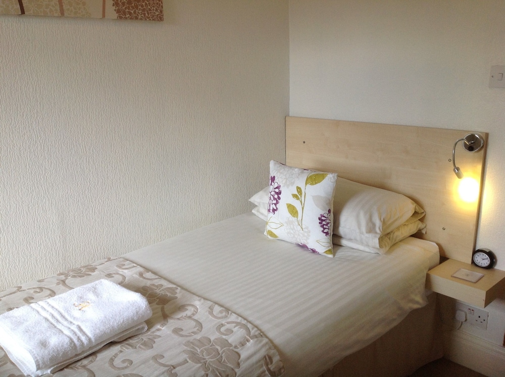 Hazeldene Guest House 11/38