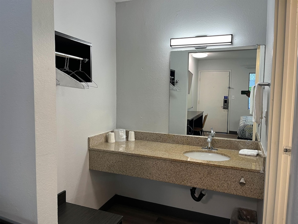 Motel6 Elkton, MD 49/55