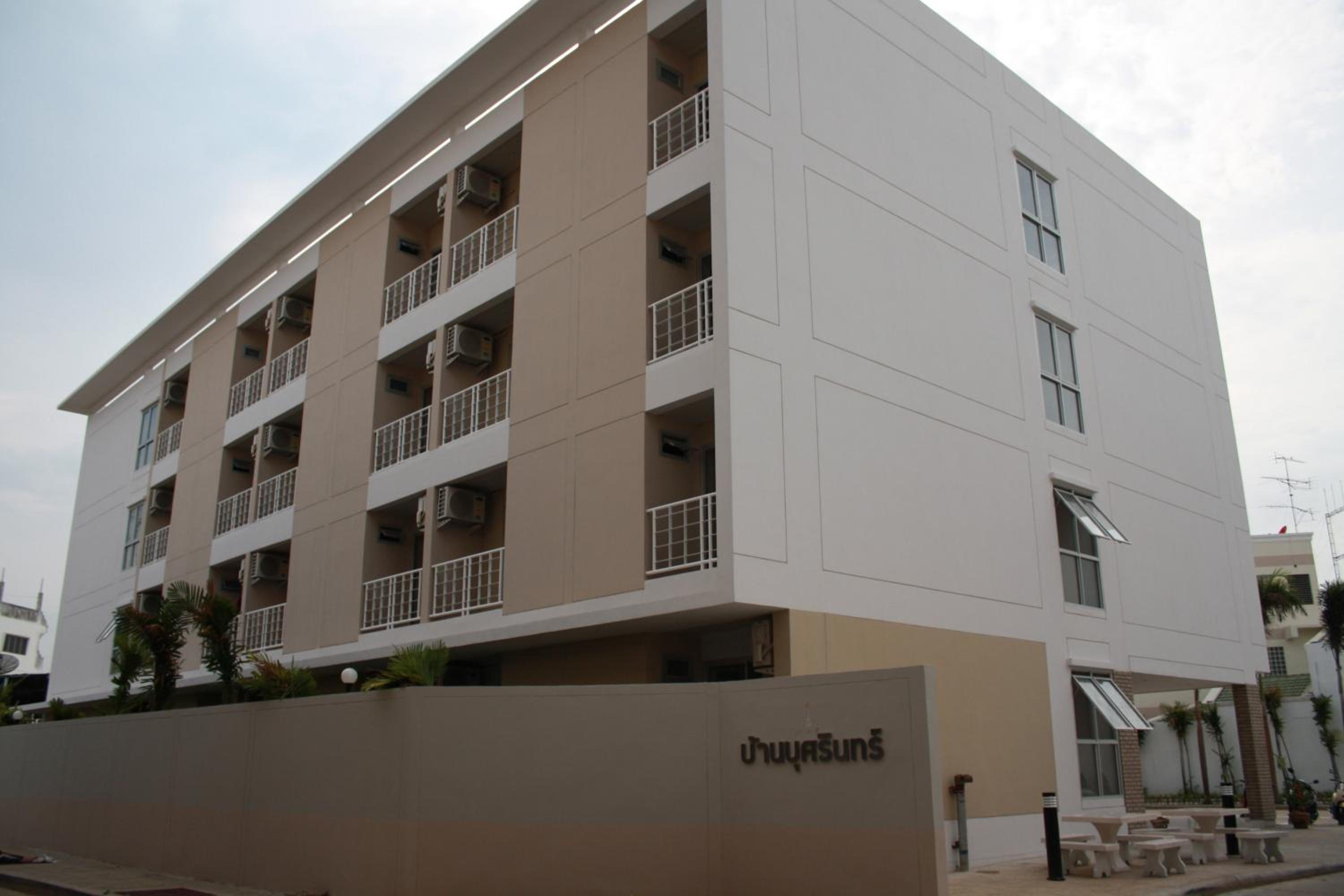 Baanbudsarin Apartment 7/27