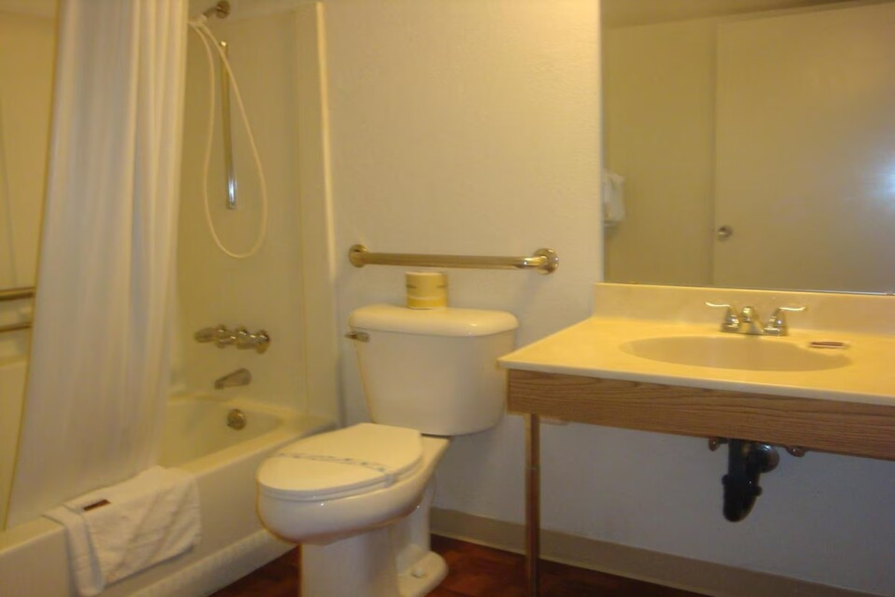 Midtown Motel Burlington Near Hwy 34 14/14