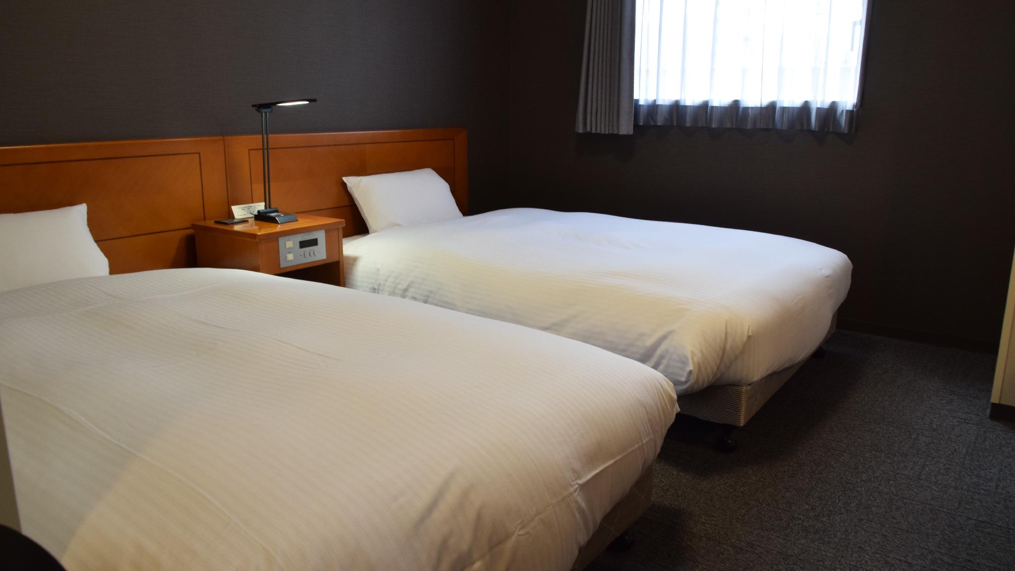 Select, Standard, Twin Beds, with View, Shared Bathroom, Smoking