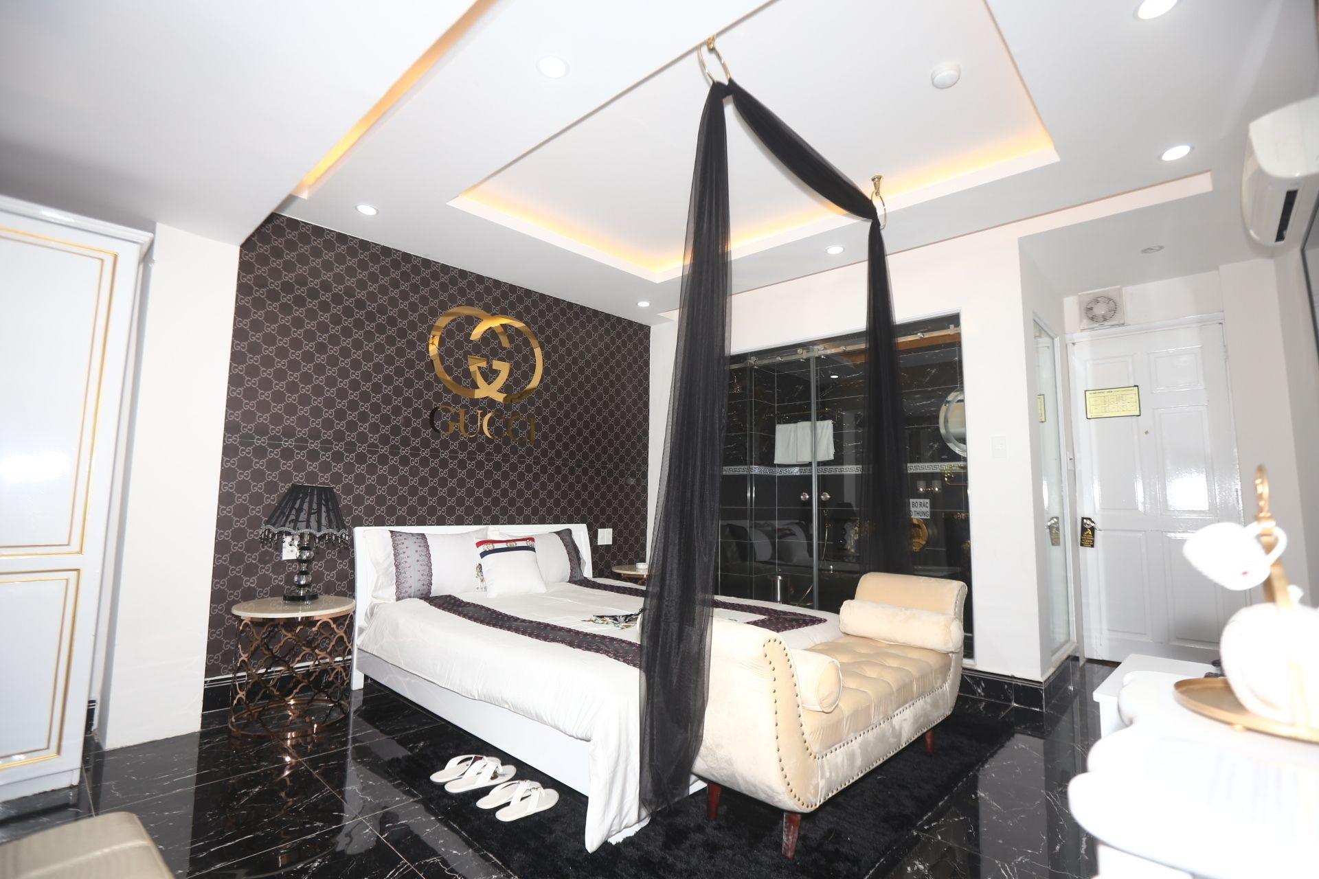 Studio, Suite