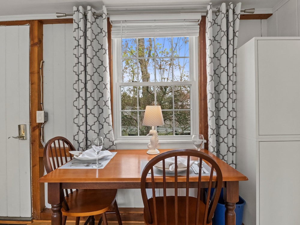 Cove Bluffs Inn 34/50