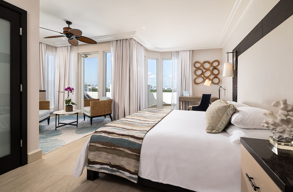 JUNIOR SUITE, KING BED, BALCONY, ACCESSIBLE