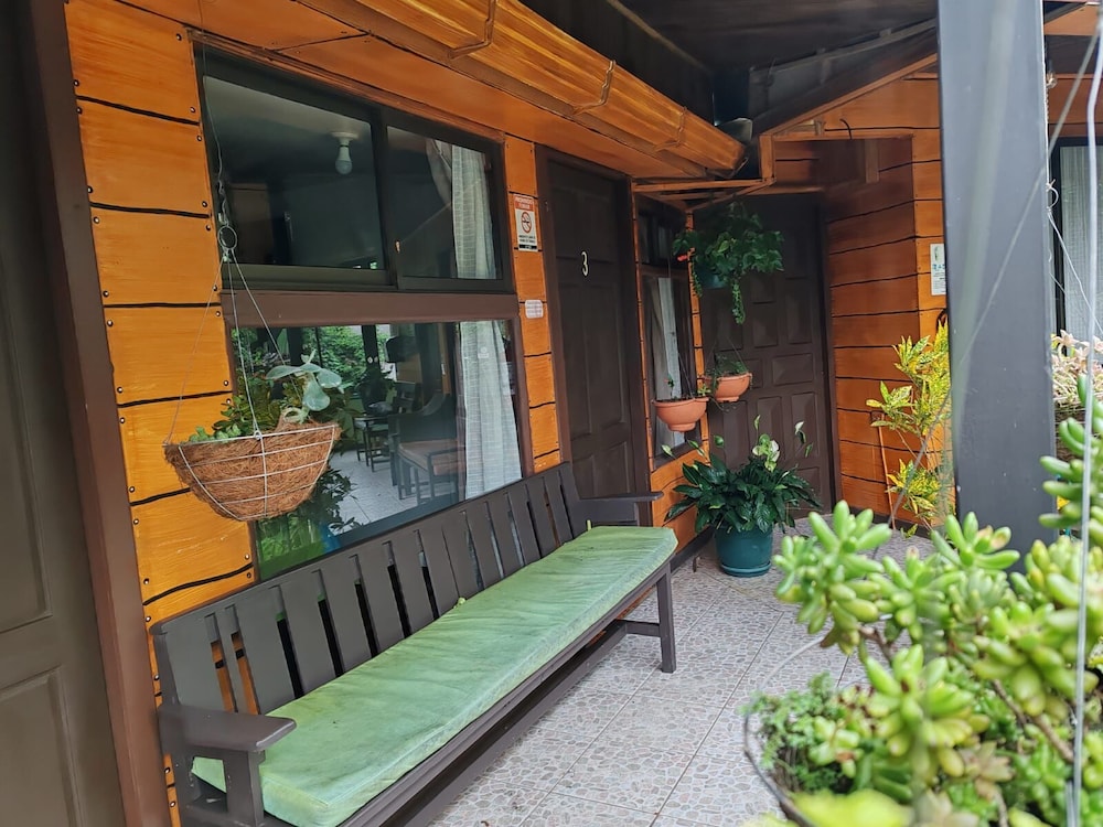 Cabinas El Pueblo B&B 39/43