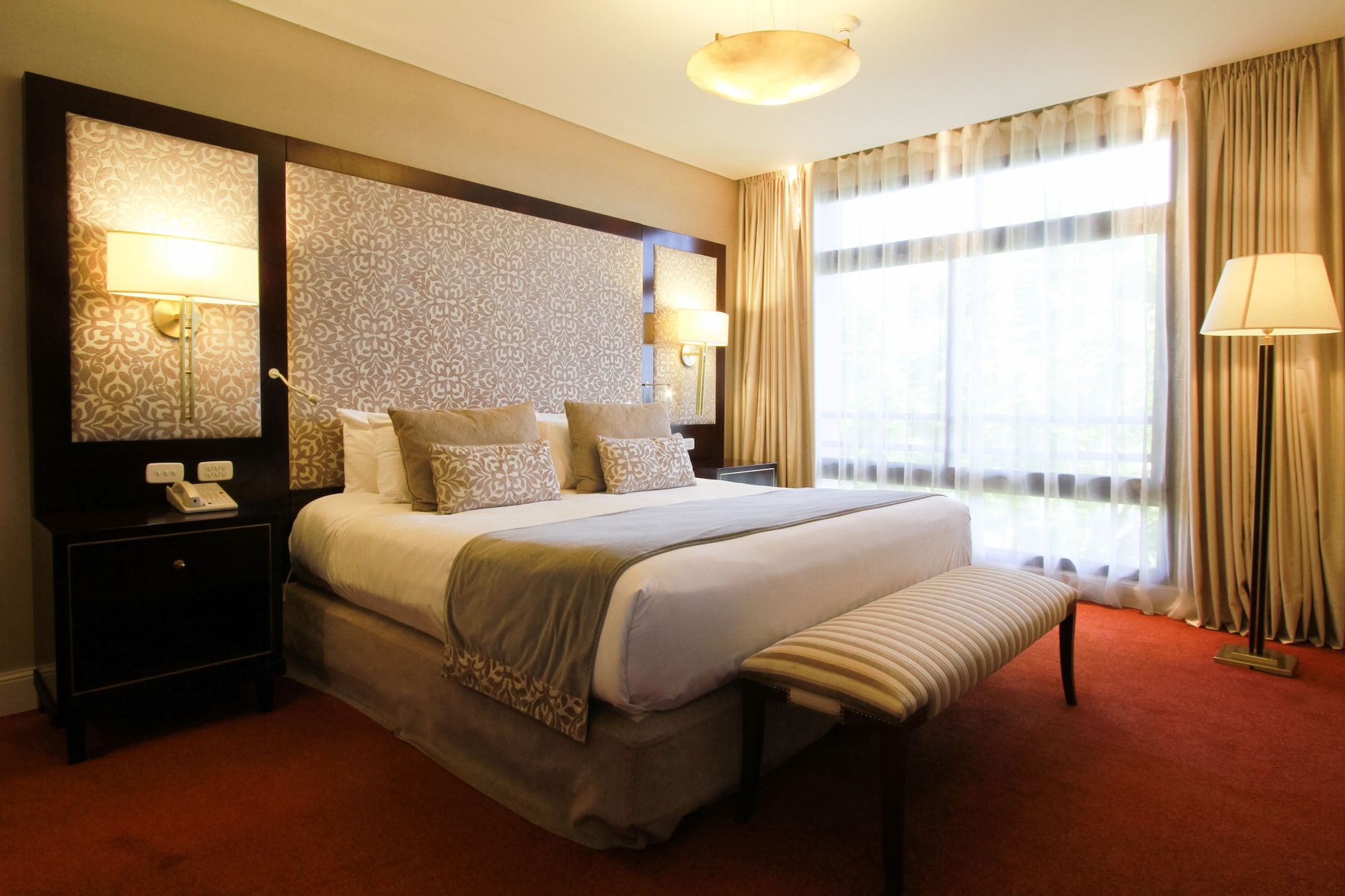 EXECUTIVE, SUITE