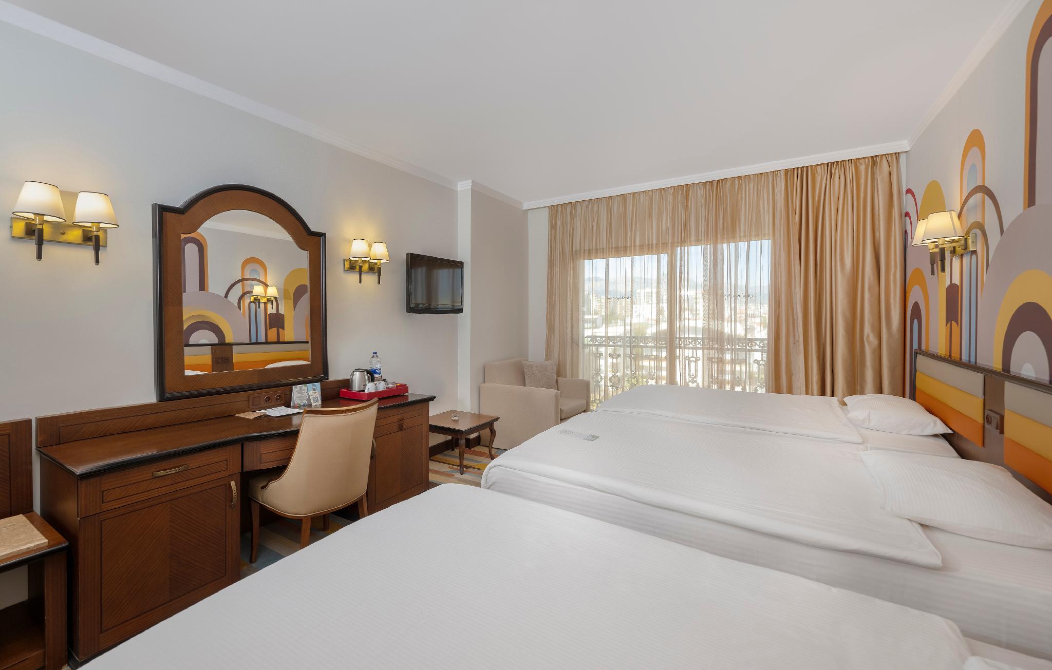 Deluxe, Triple, 1 Double and 1 Single Bed, City View