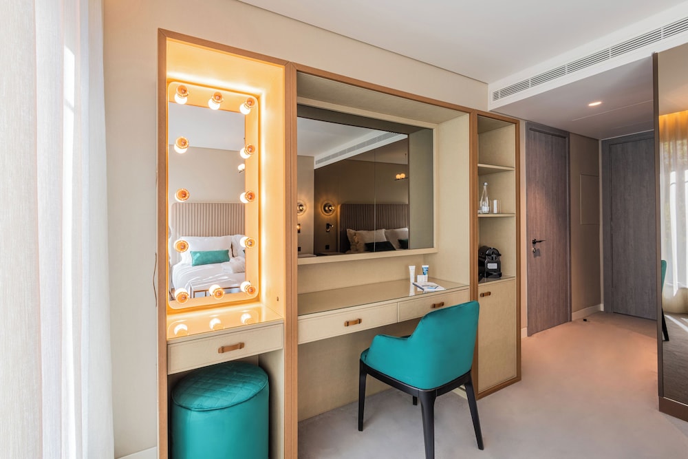 Luster Hotel 48/58