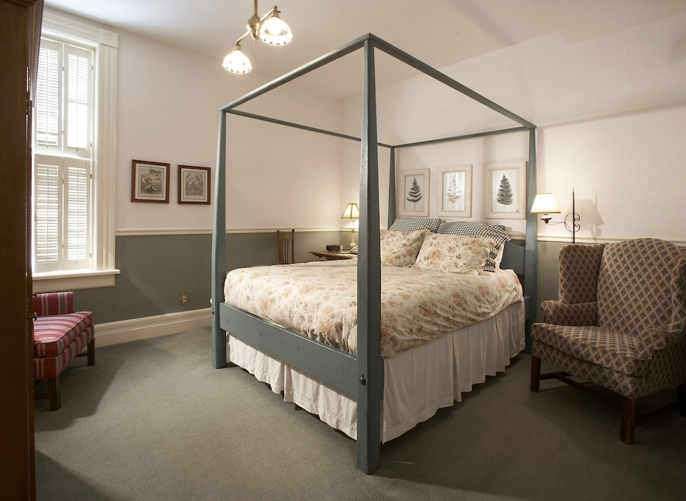 Washington House Inn 25/70