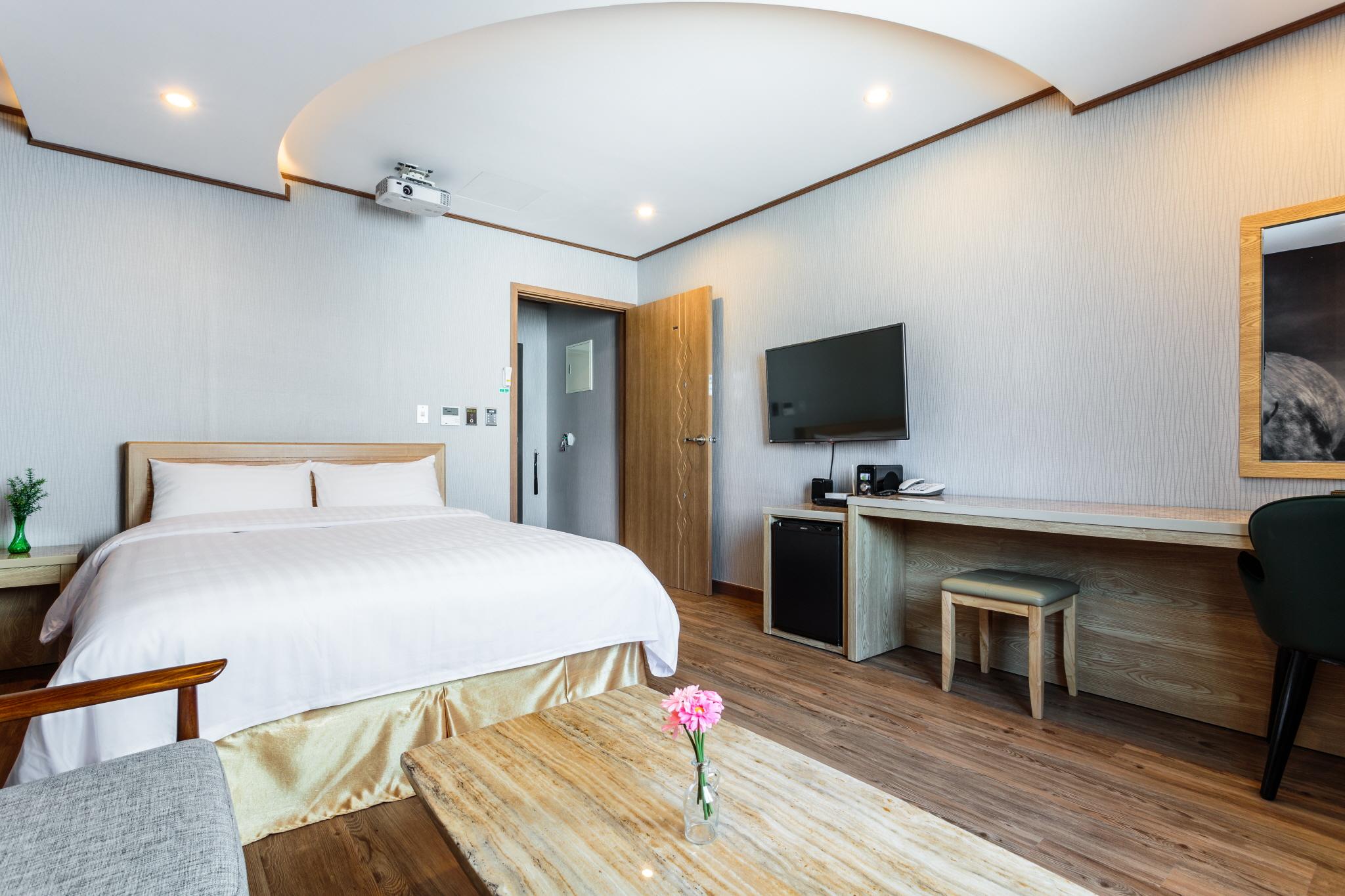 Room, Double Bed