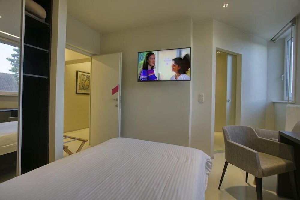 RELAIS DU SILENCE AUBERGE DU VIEUX CEDRE 10/31