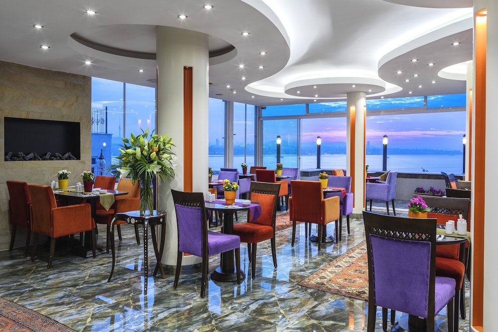 The Magnaura Palace Hotel 64/87