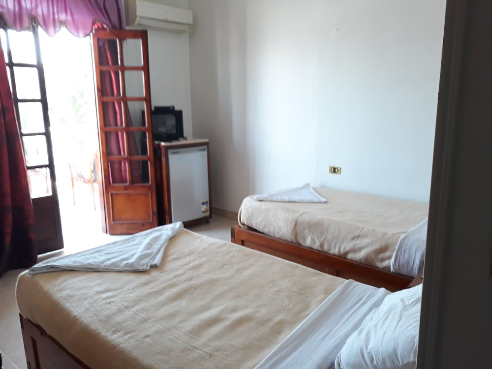 2 BEDROOMS, FAMILY SUITE, RIVER VIEW, SMOKING