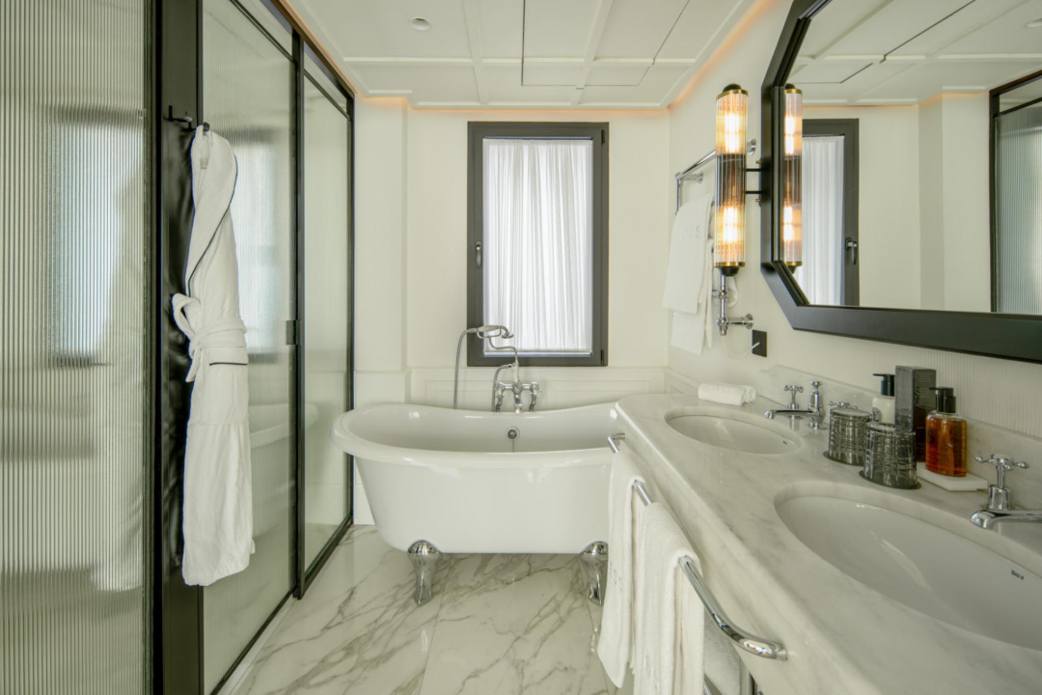 Divine, Suite, Single, Terrace