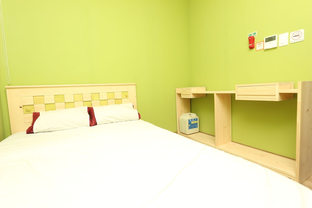 Midtown Hostel 18/50