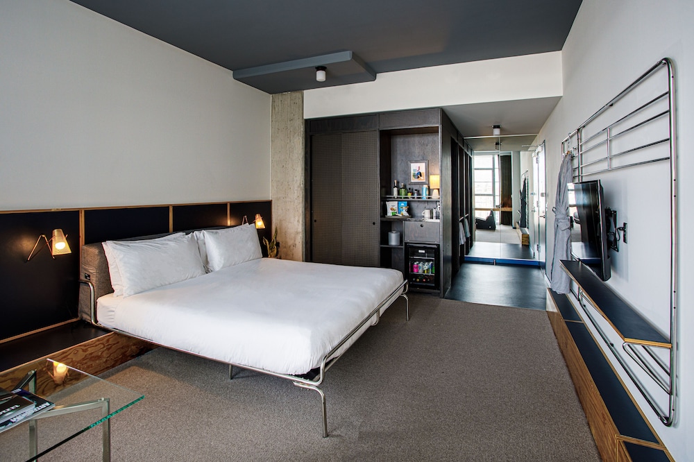 The Emily Hotel 19/70