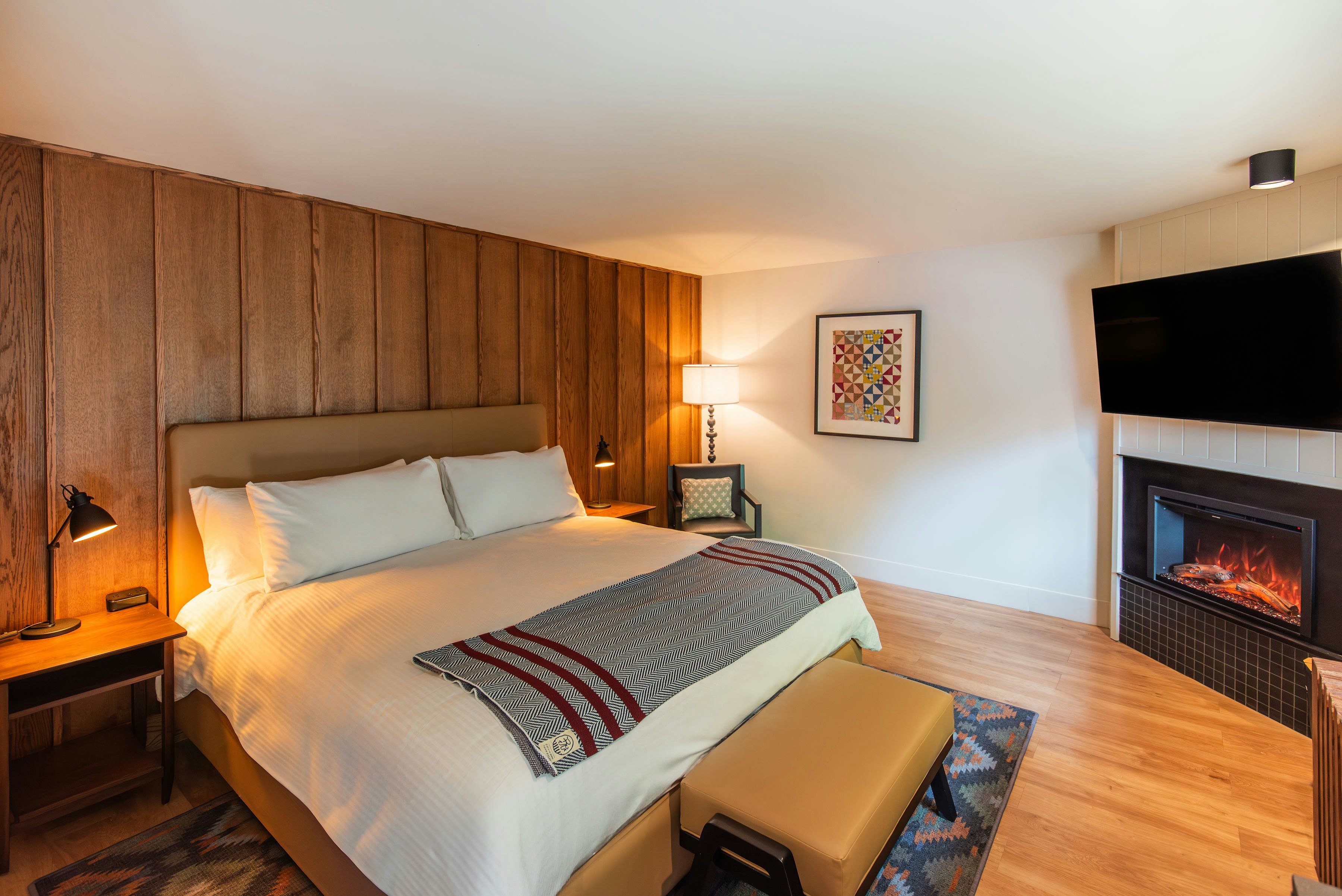 Historic Rocky Waters Inn, A Small Luxury Hotel 12/55